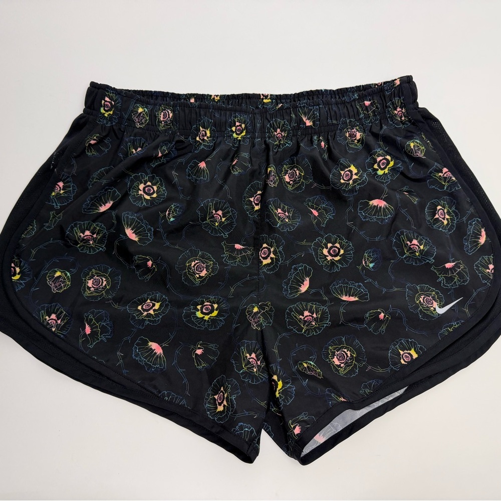 Nike Women's Black Floral Athletic Shorts
